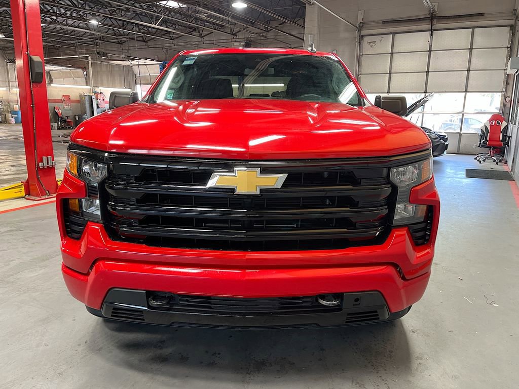 Used 2023 Chevrolet Silverado 1500 Custom AWD/4WD image 2