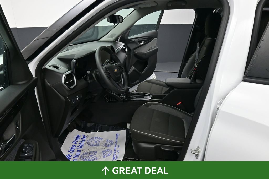 Used 2025 Chevrolet TrailBlazer LT AWD/4WD image 32