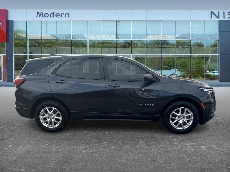 Used 2022 Chevrolet Equinox LS image 4
