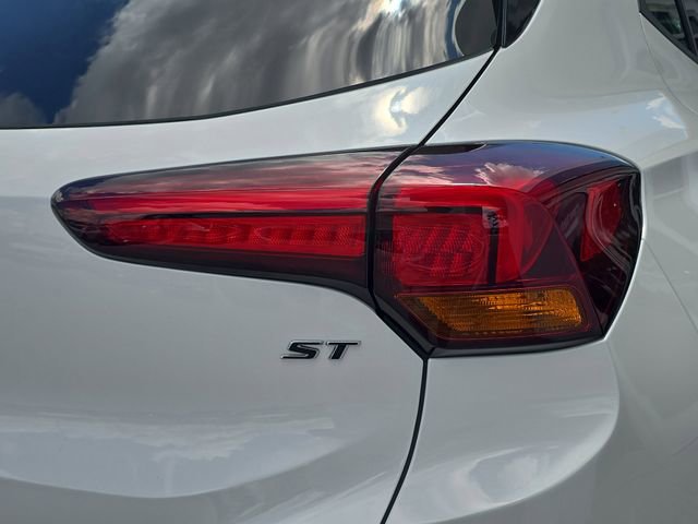 Certified 2020 Buick Encore GX Essence w/ Advanced Technology Package FWD image 8