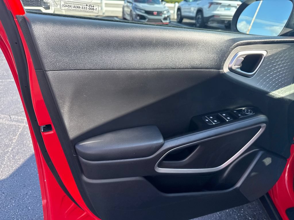 Used 2023 Kia Soul LX FWD image 20