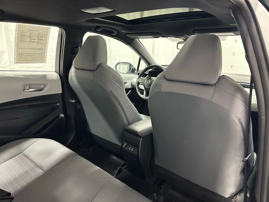 Used 2025 Toyota Corolla SE w/ SE Premium Package image 52