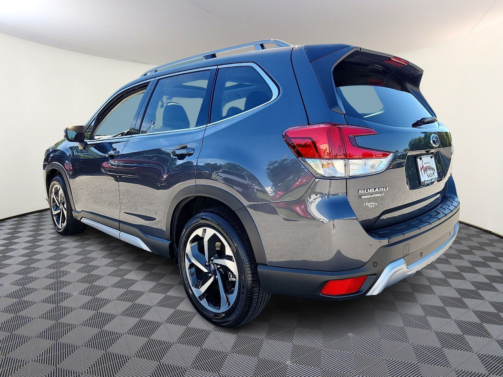 Used 2024 Subaru Forester Touring w/ POP Package 3 AWD/4WD image 4