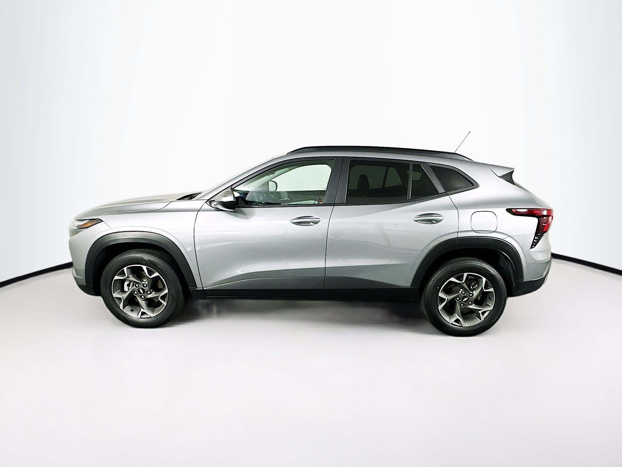 Used 2024 Chevrolet Trax LT FWD image 4