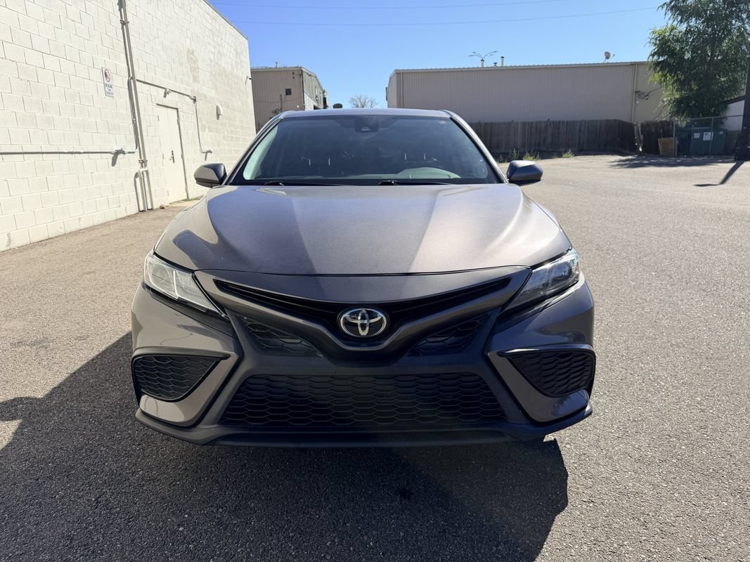 Used 2021 Toyota Camry SE FWD image 2