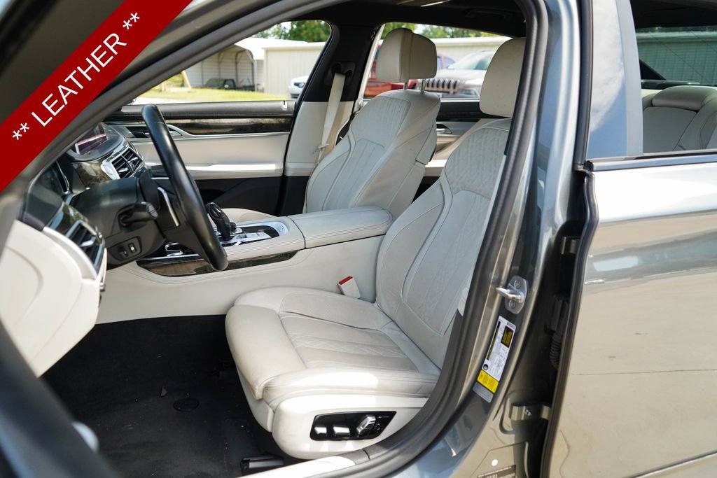 Used 2019 BMW 750i w/ Executive Package RWD image 7