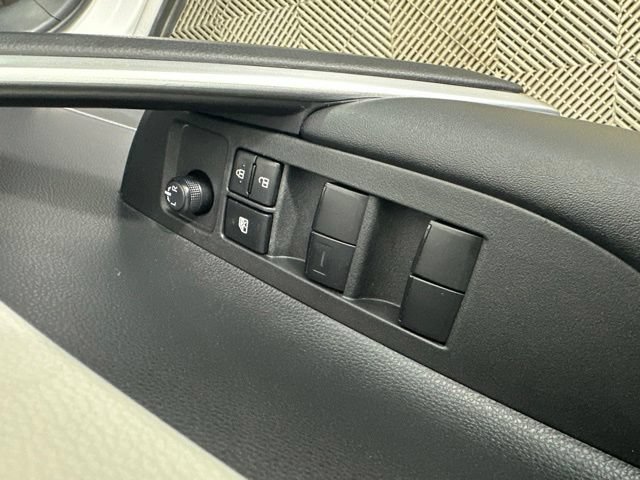 Used 2022 Toyota Corolla Cross L AWD/4WD image 25
