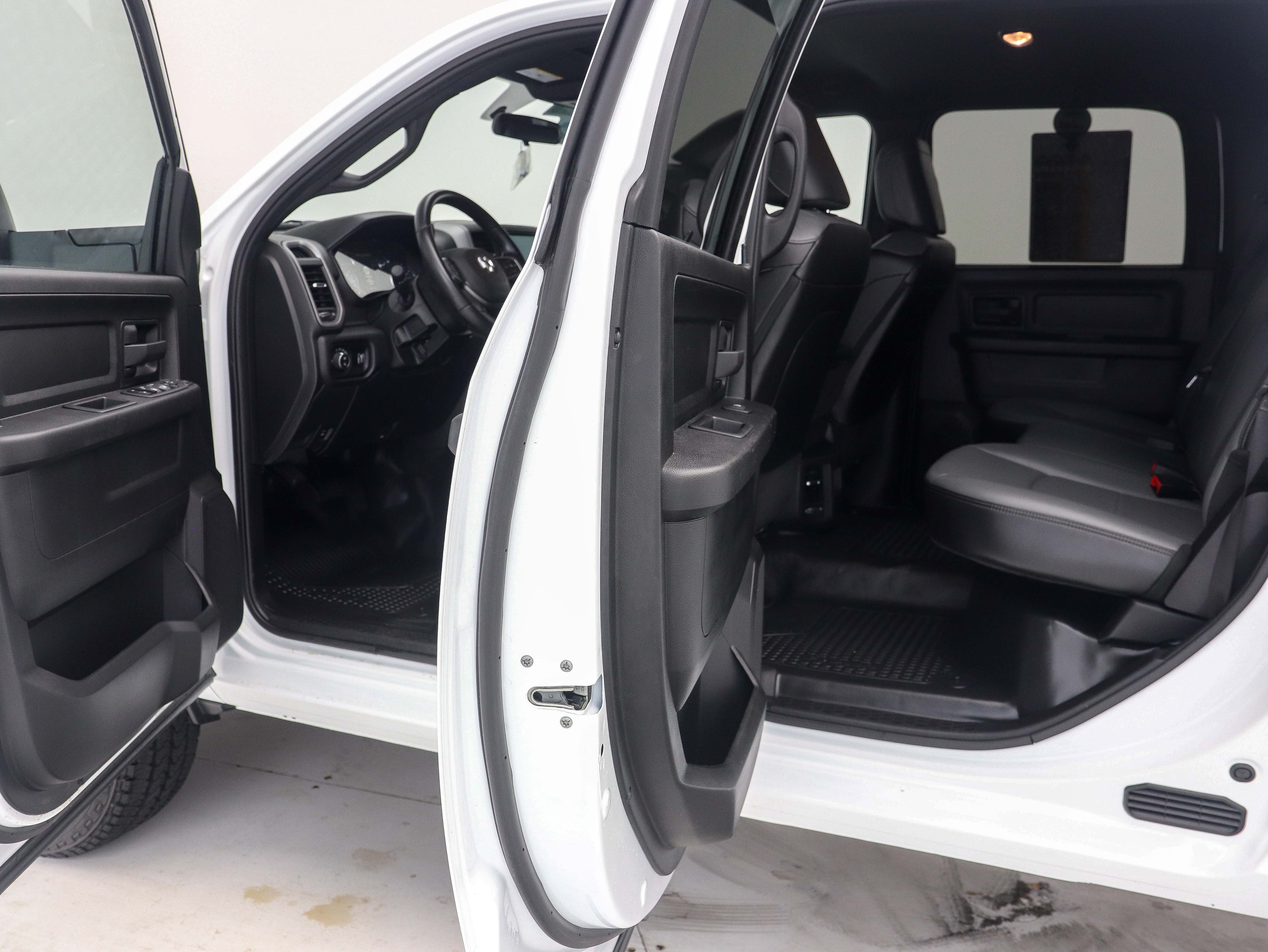 Used 2024 RAM 2500 Tradesman w/ Chrome Appearance Group AWD/4WD image 15