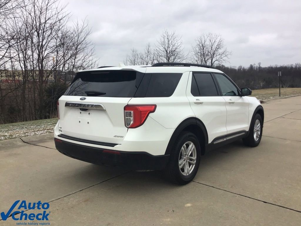 Used 2021 Ford Explorer XLT image 3