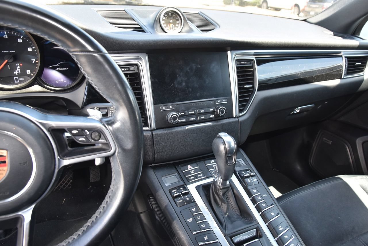 Used 2018 Porsche Macan Sport Edition AWD/4WD image 8