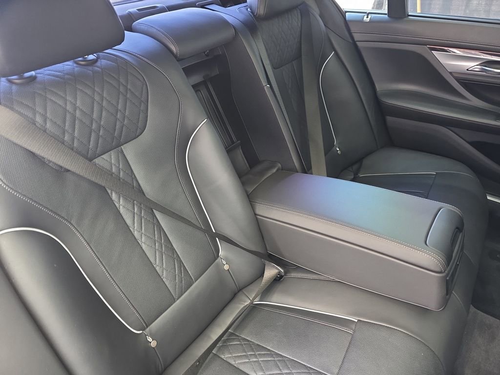 Used 2018 BMW 750i image 16
