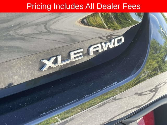 Used 2021 Toyota Highlander XLE AWD/4WD image 12