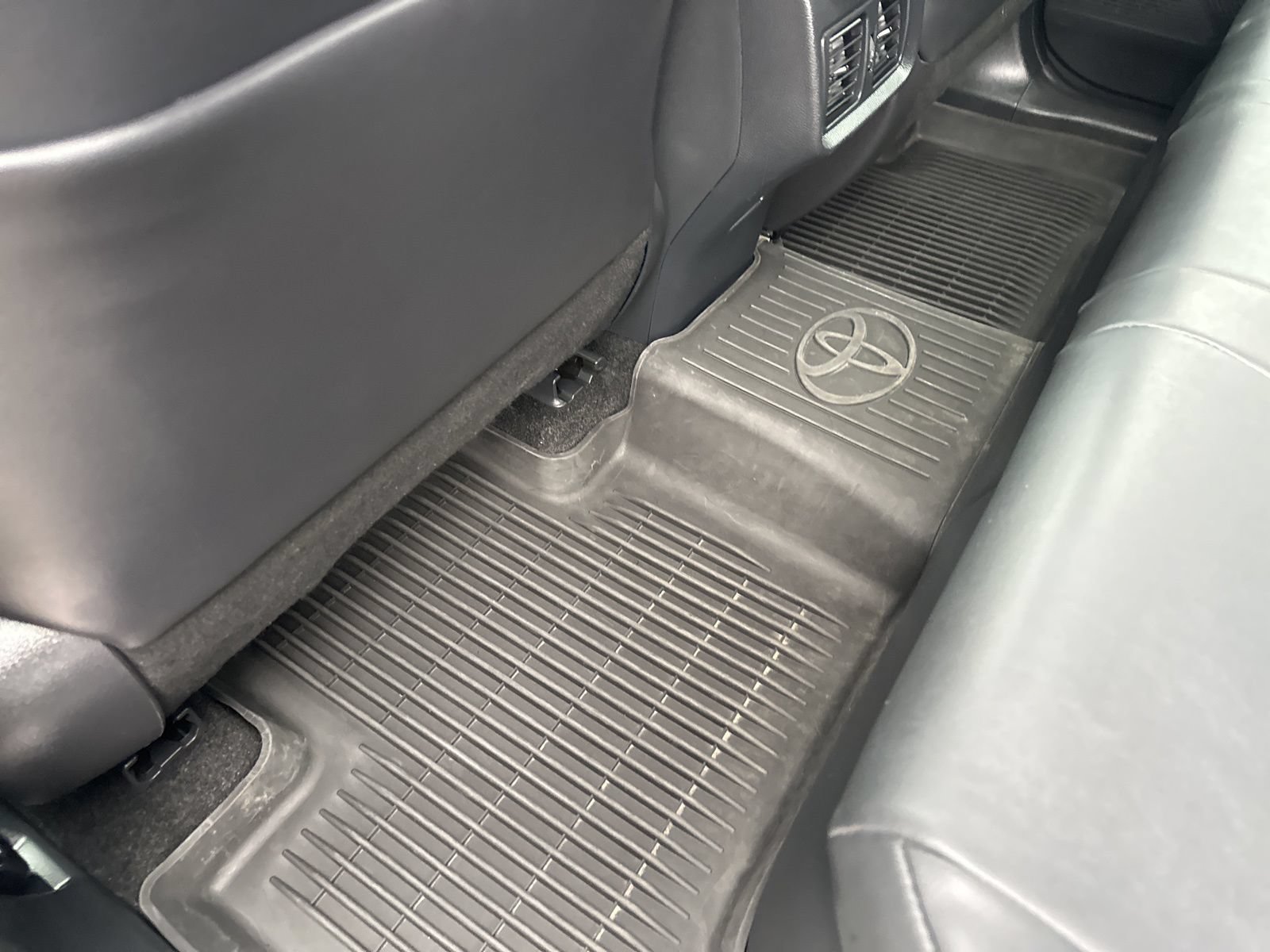Used 2023 Toyota Venza XLE AWD/4WD image 23