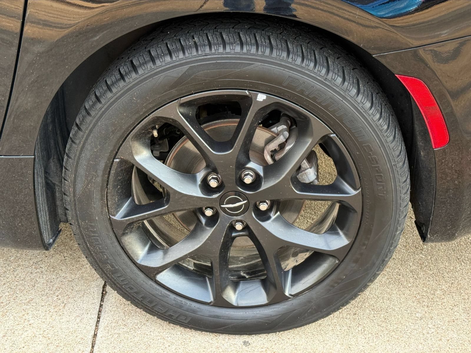 Used 2025 Chrysler Pacifica Limited FWD image 33