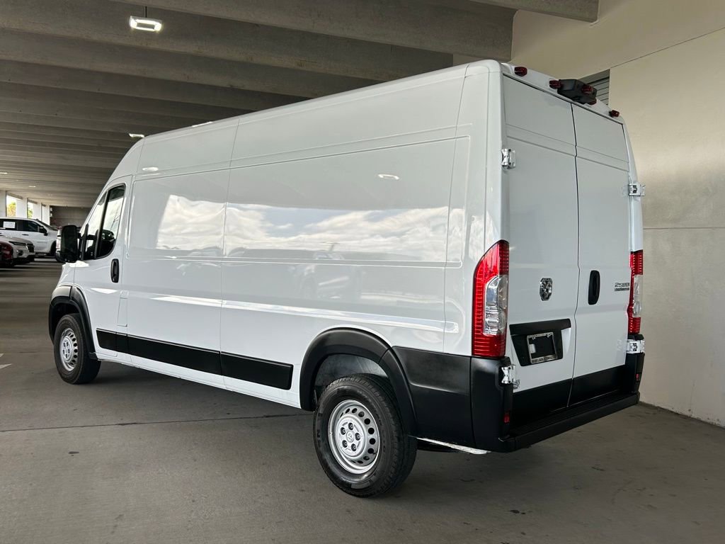 Used 2024 RAM ProMaster 2500 w/ Convenience Group image 3