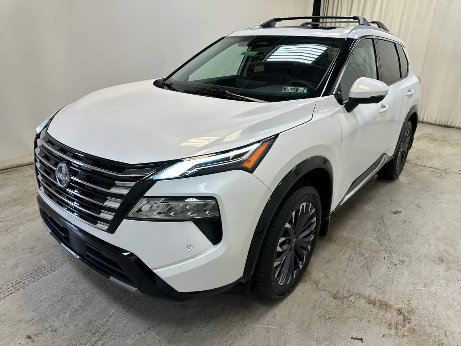 Certified 2025 Nissan Rogue Platinum image 10