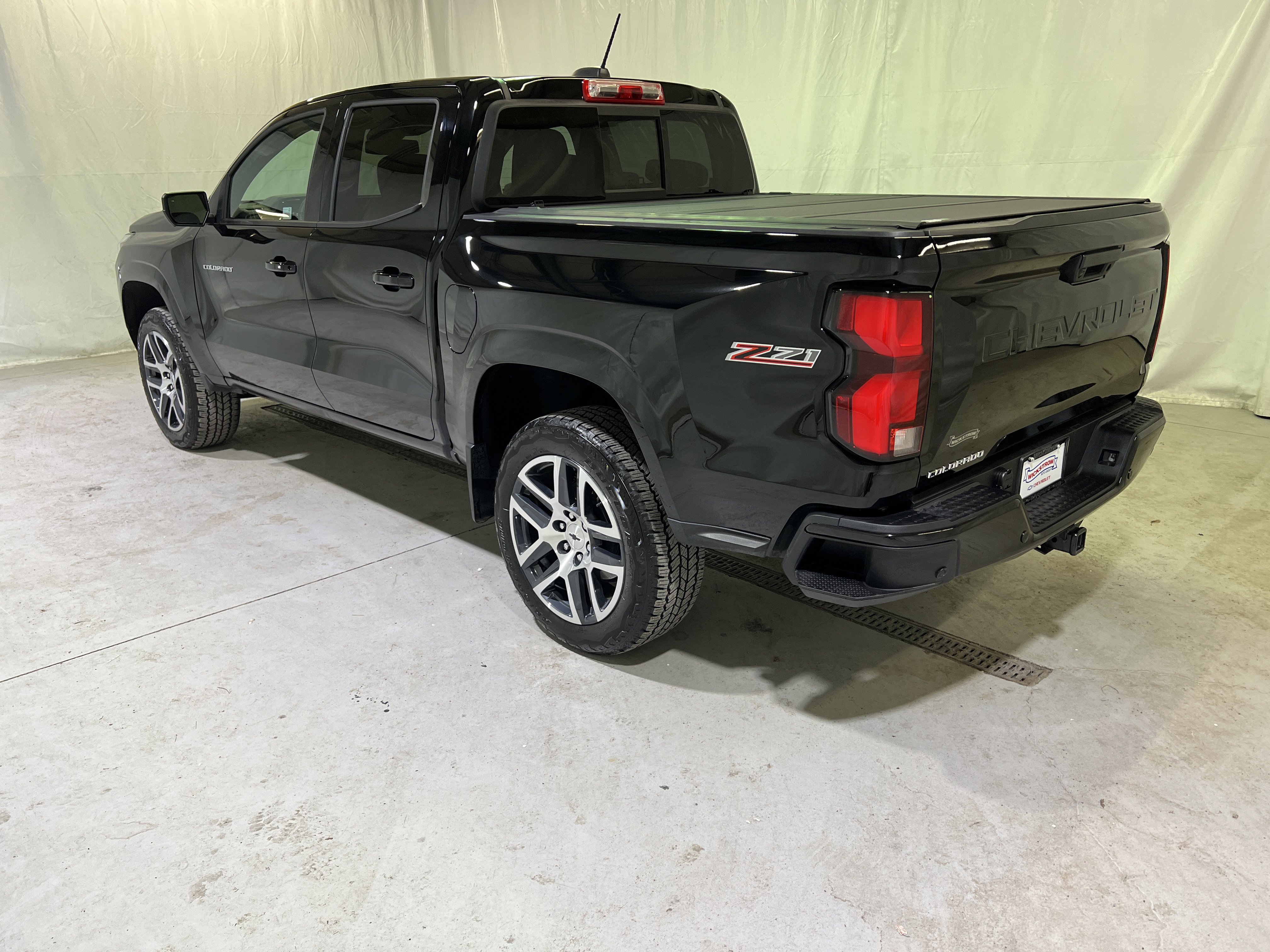 Used 2024 Chevrolet Colorado Z71 w/ Z71 Convenience Package 2 image 8