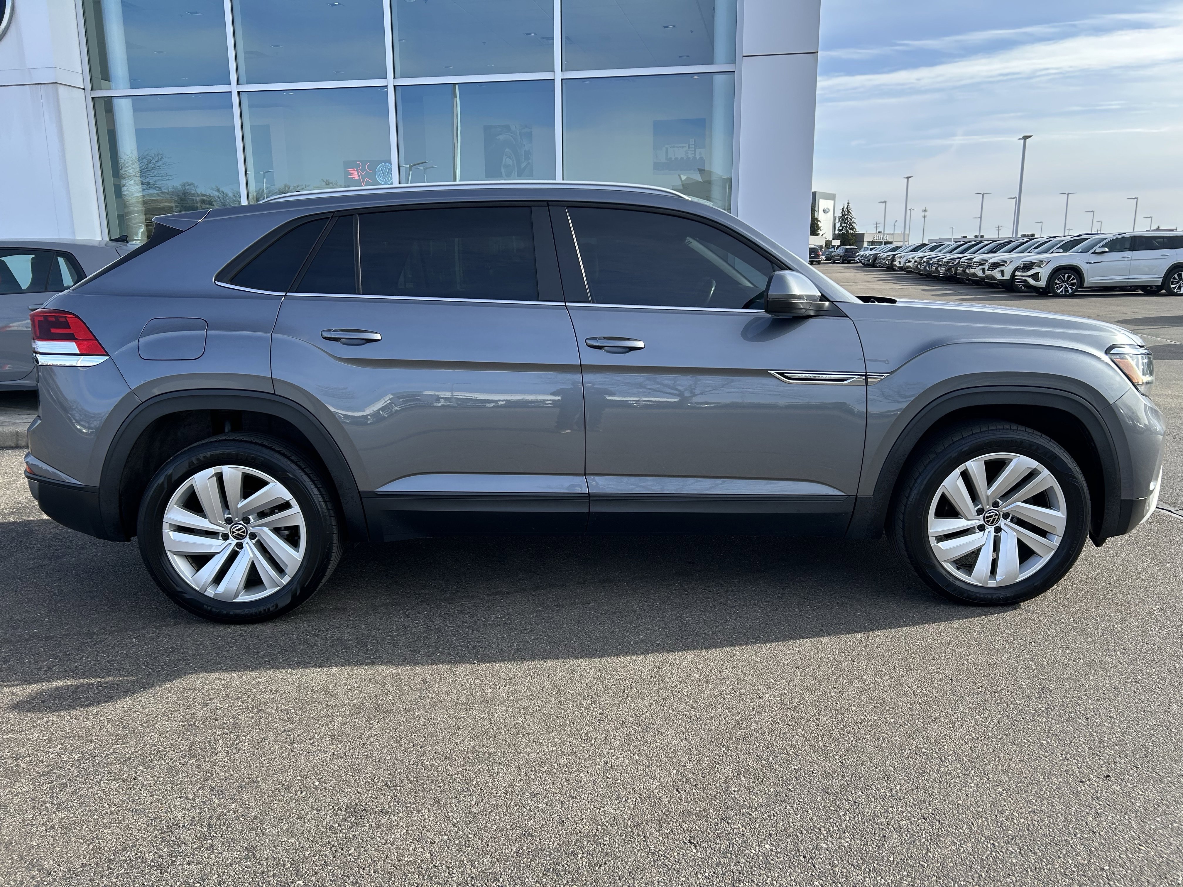 Used 2020 Volkswagen Atlas Cross Sport SE w/ Panoramic Sunroof Package AWD/4WD image 8