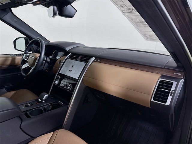 Used 2023 Land Rover Discovery Metropolitan Edition image 31