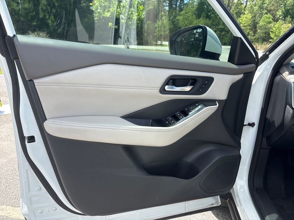 Certified 2024 Nissan Rogue SL w/ SL Premium Package FWD image 5