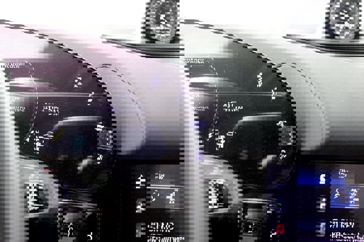 Used 2022 Porsche Taycan image 18