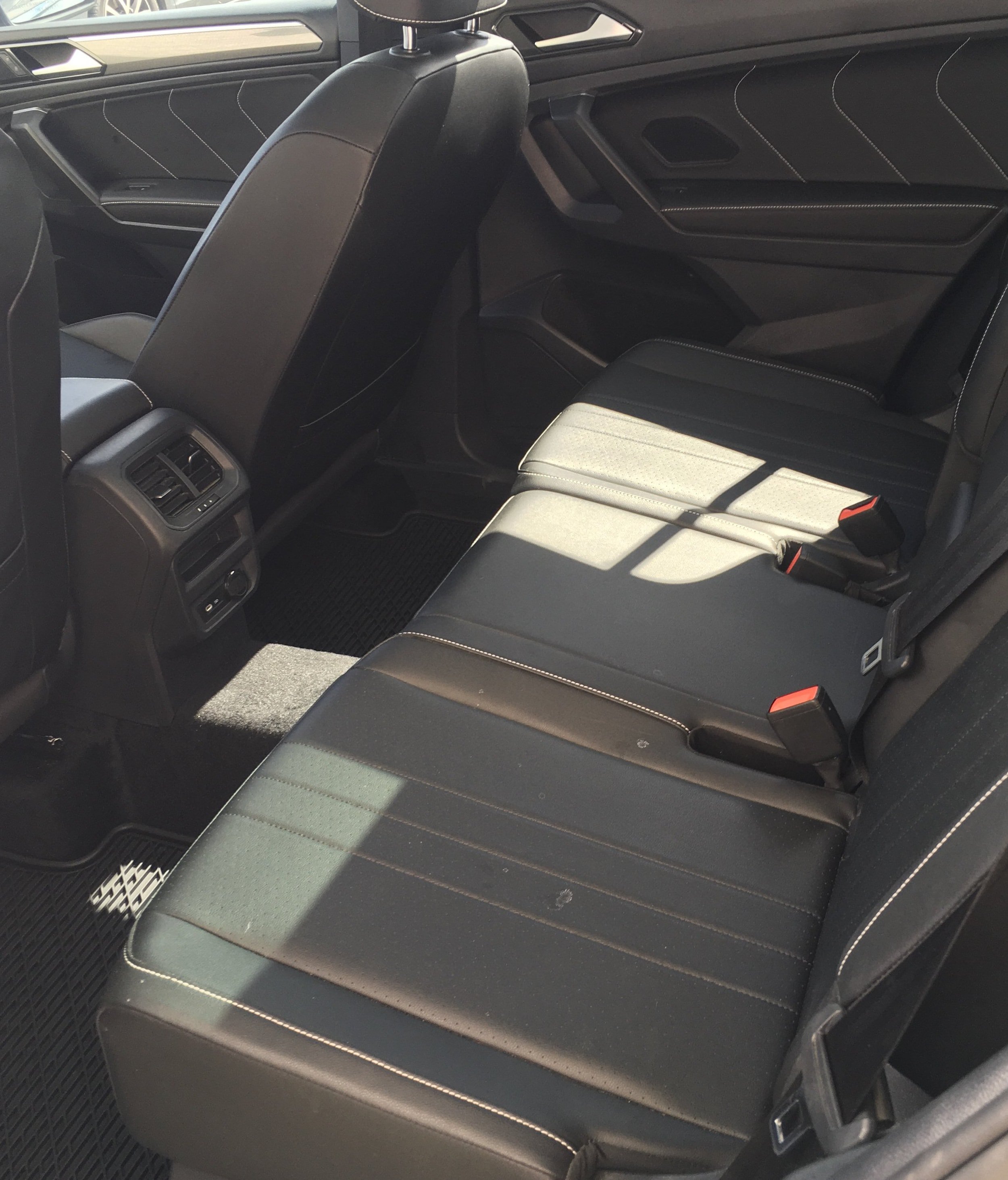 Certified 2022 Volkswagen Tiguan SE R-Line AWD/4WD image 9