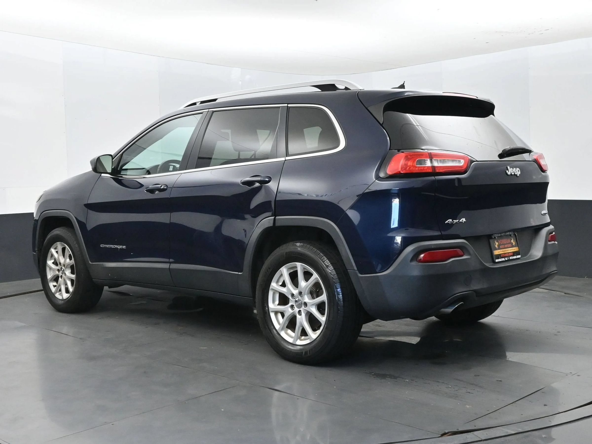 Used 2014 Jeep Cherokee Latitude w/ Cold Weather Group AWD/4WD image 8