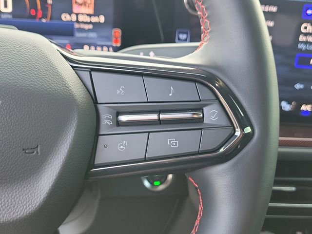 Used 2025 Chevrolet Traverse RS FWD image 35