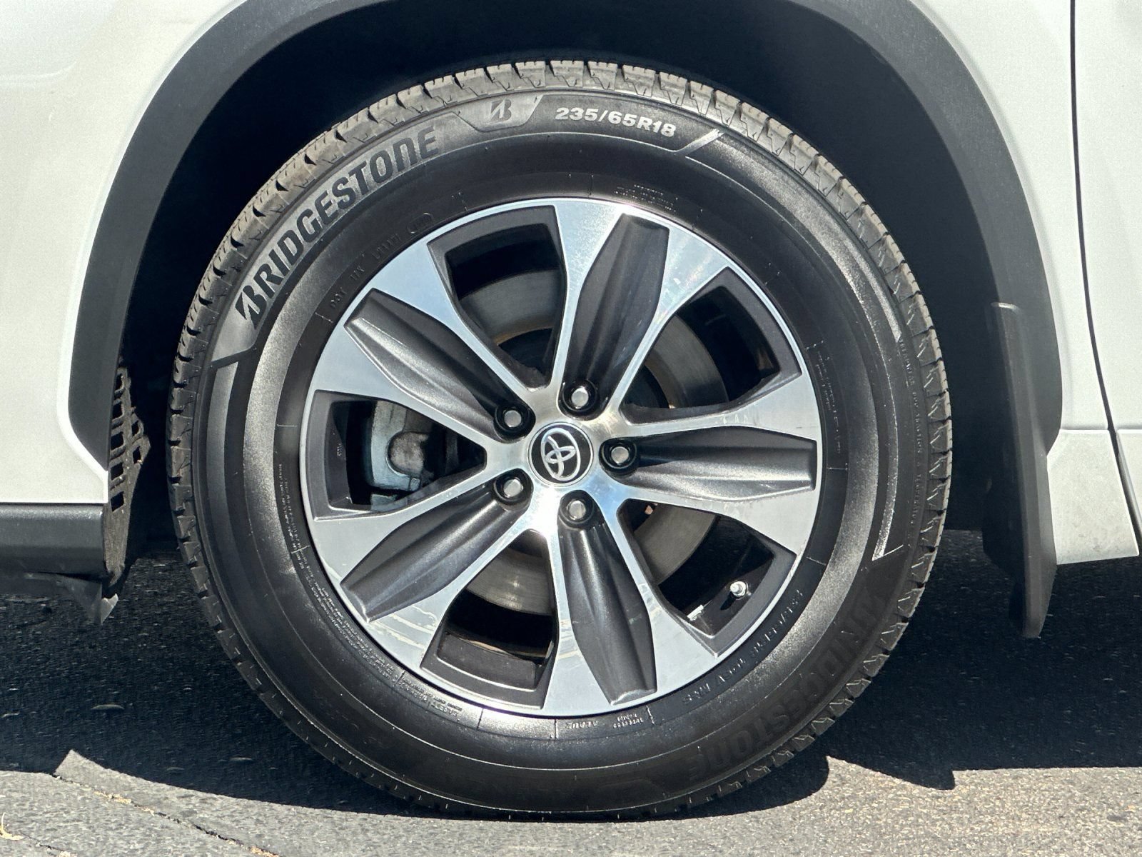 Used 2022 Toyota Highlander XLE FWD image 26