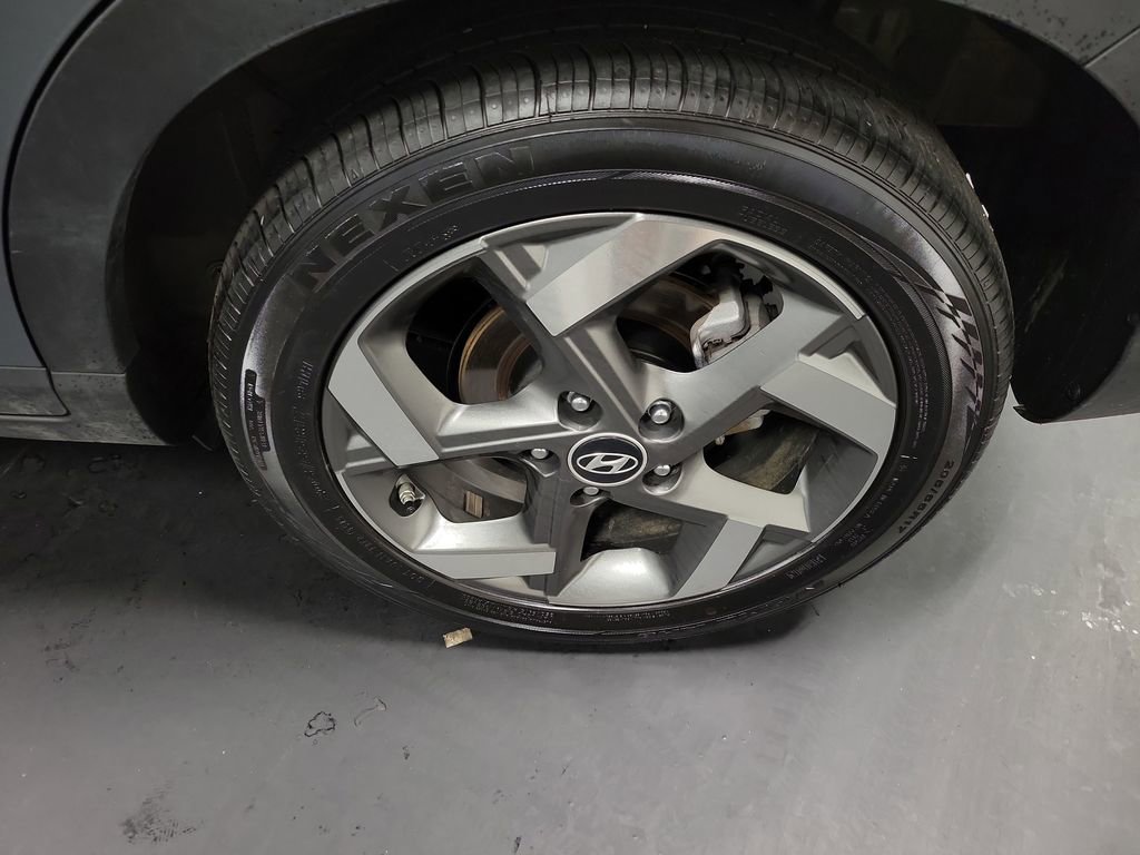 Used 2025 Hyundai Venue SEL FWD image 10