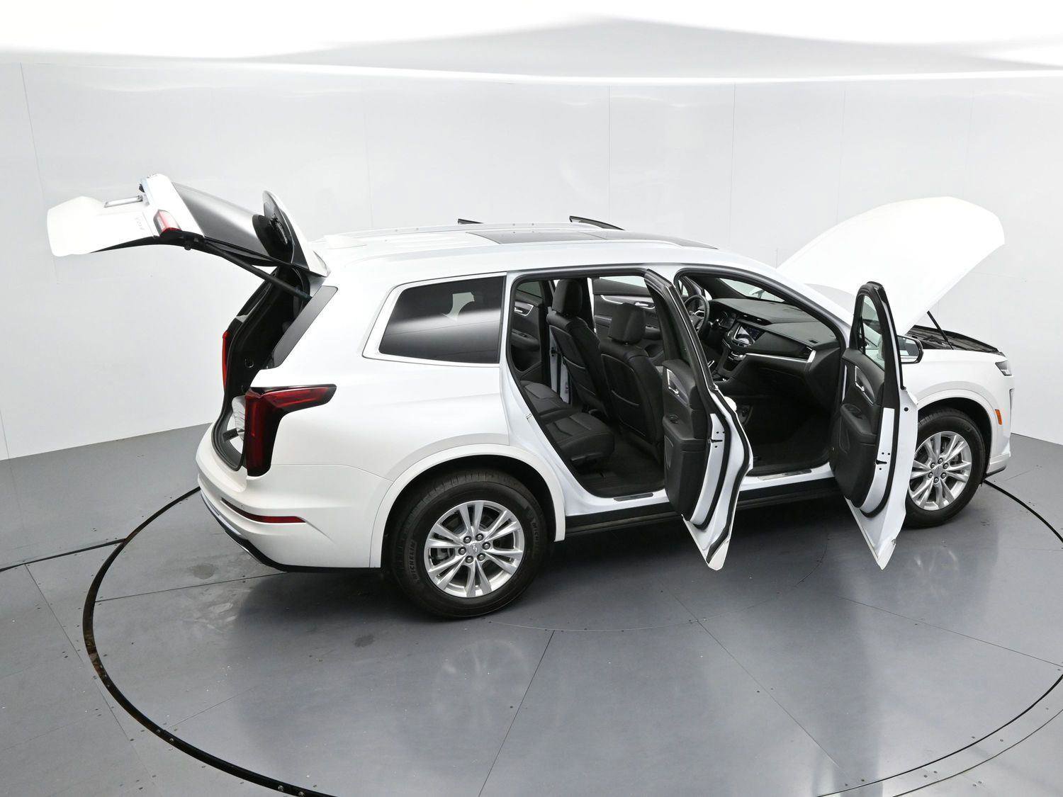 Certified 2025 Cadillac XT6 Luxury FWD image 47