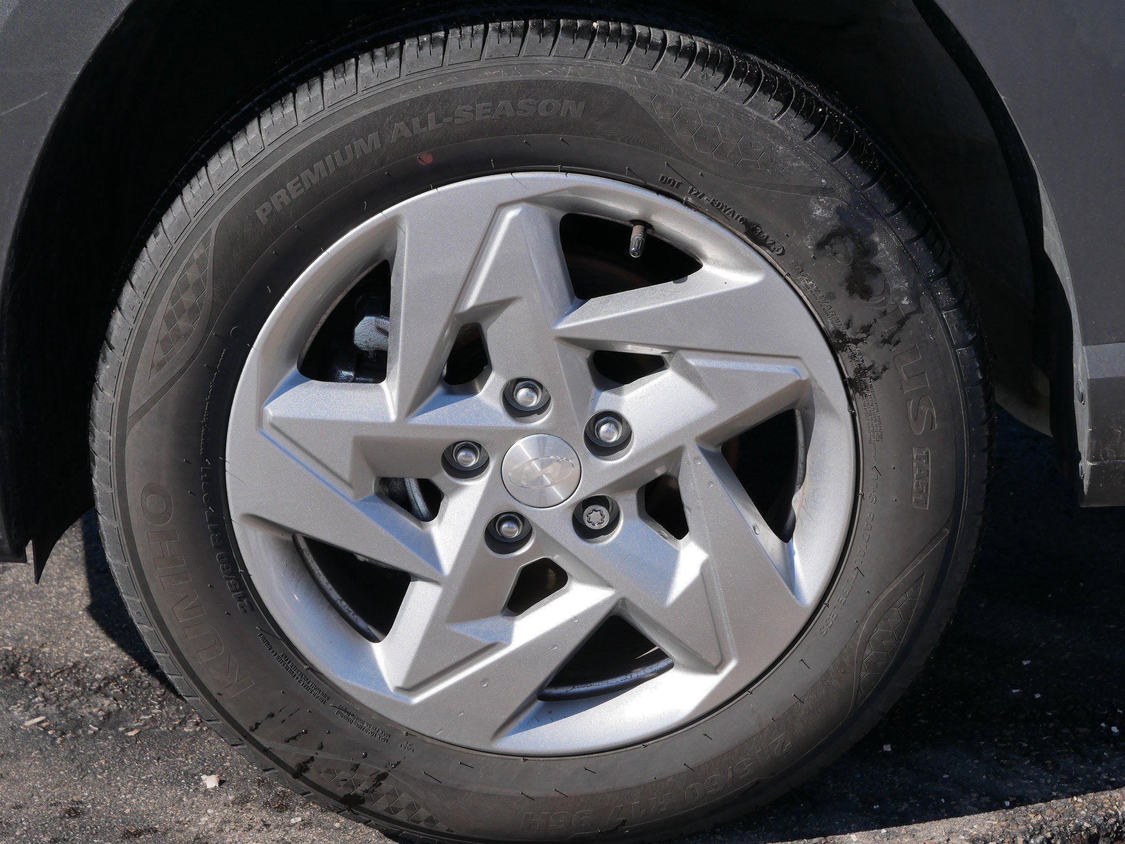 Used 2024 Hyundai Kona SE image 15