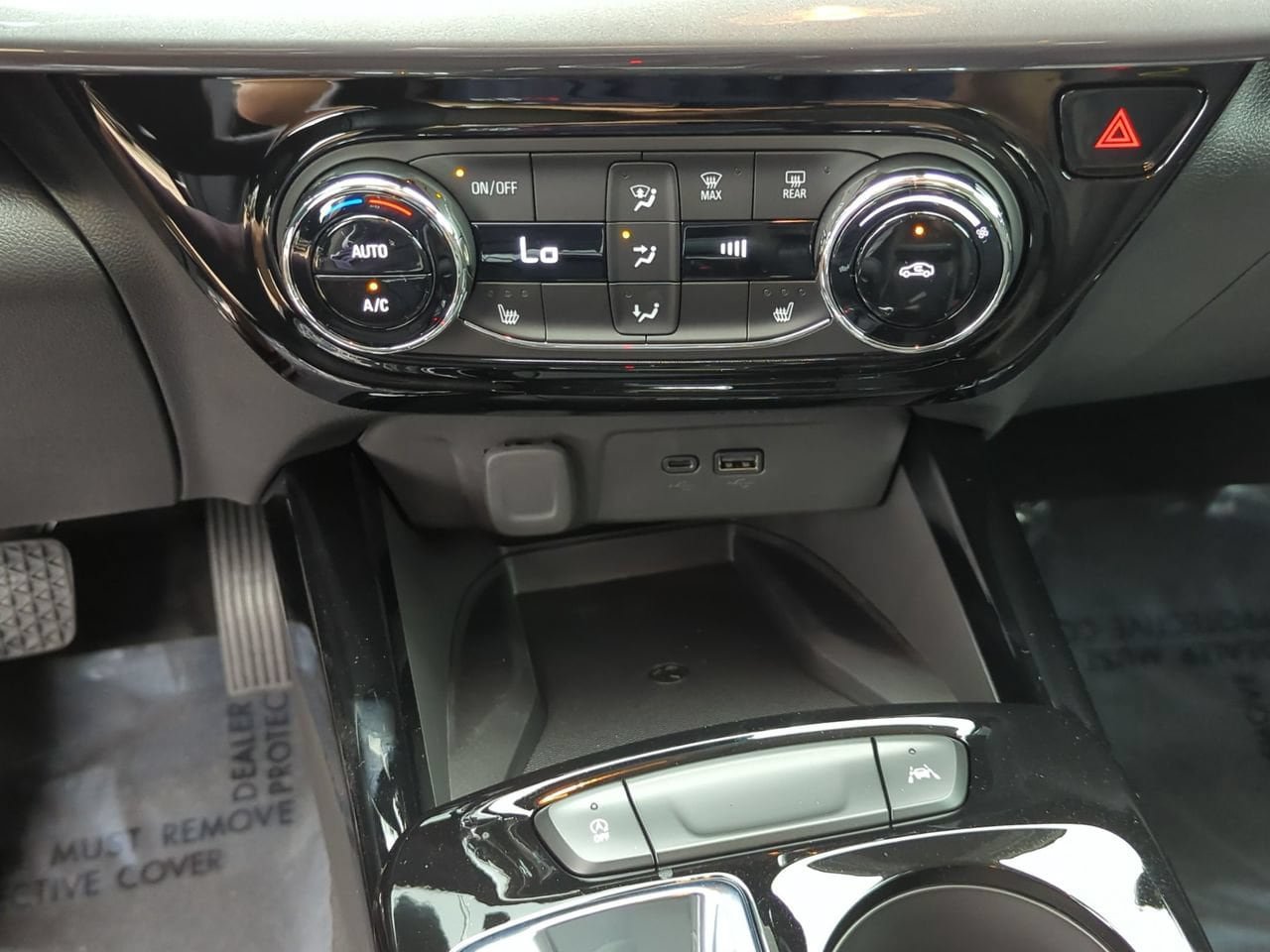 New 2026 Chevrolet Trax ACTIV w/ Sunroof Package FWD image 17