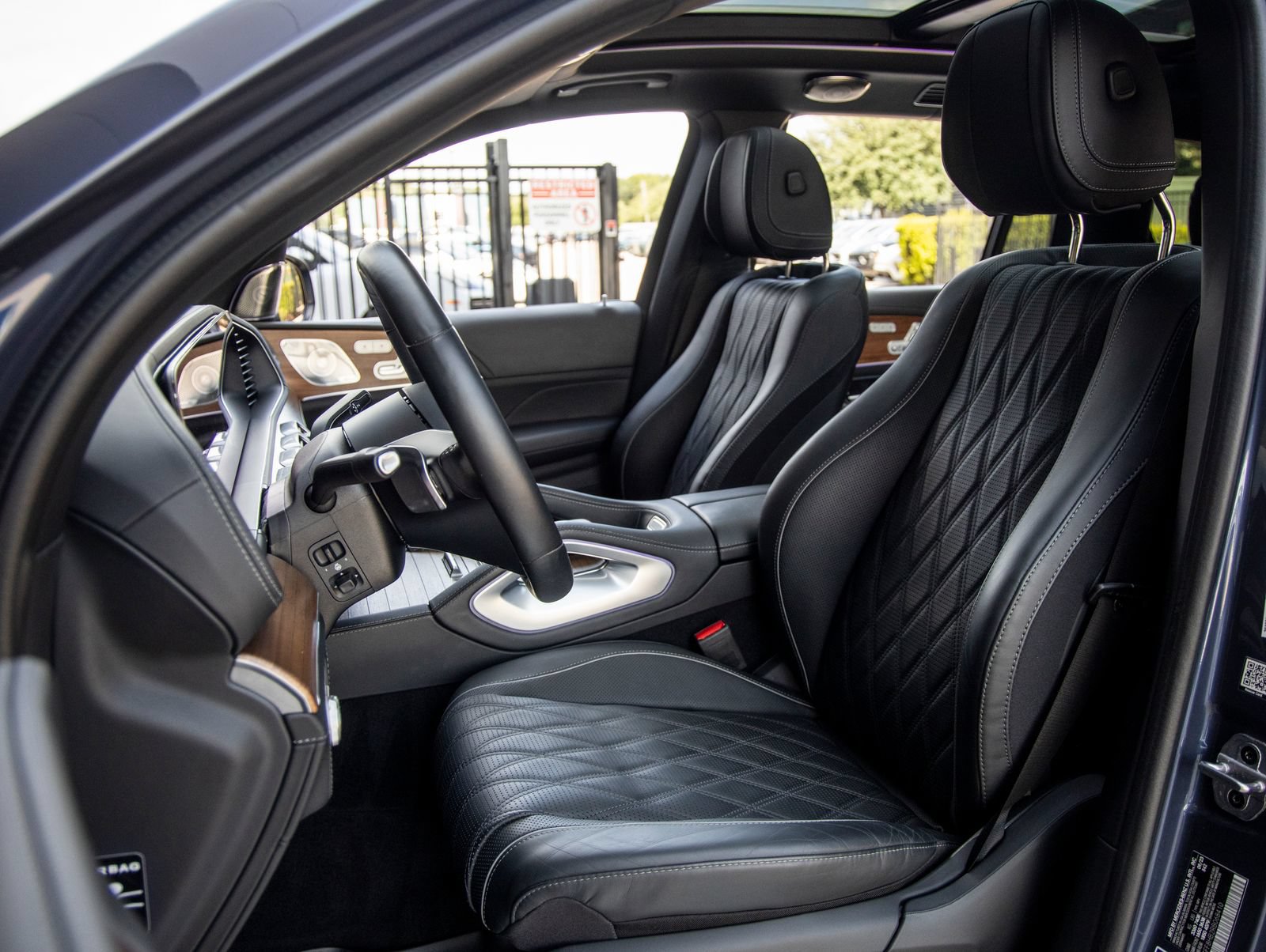 Used 2024 Mercedes-Benz Maybach GLS 600 4MATIC image 30