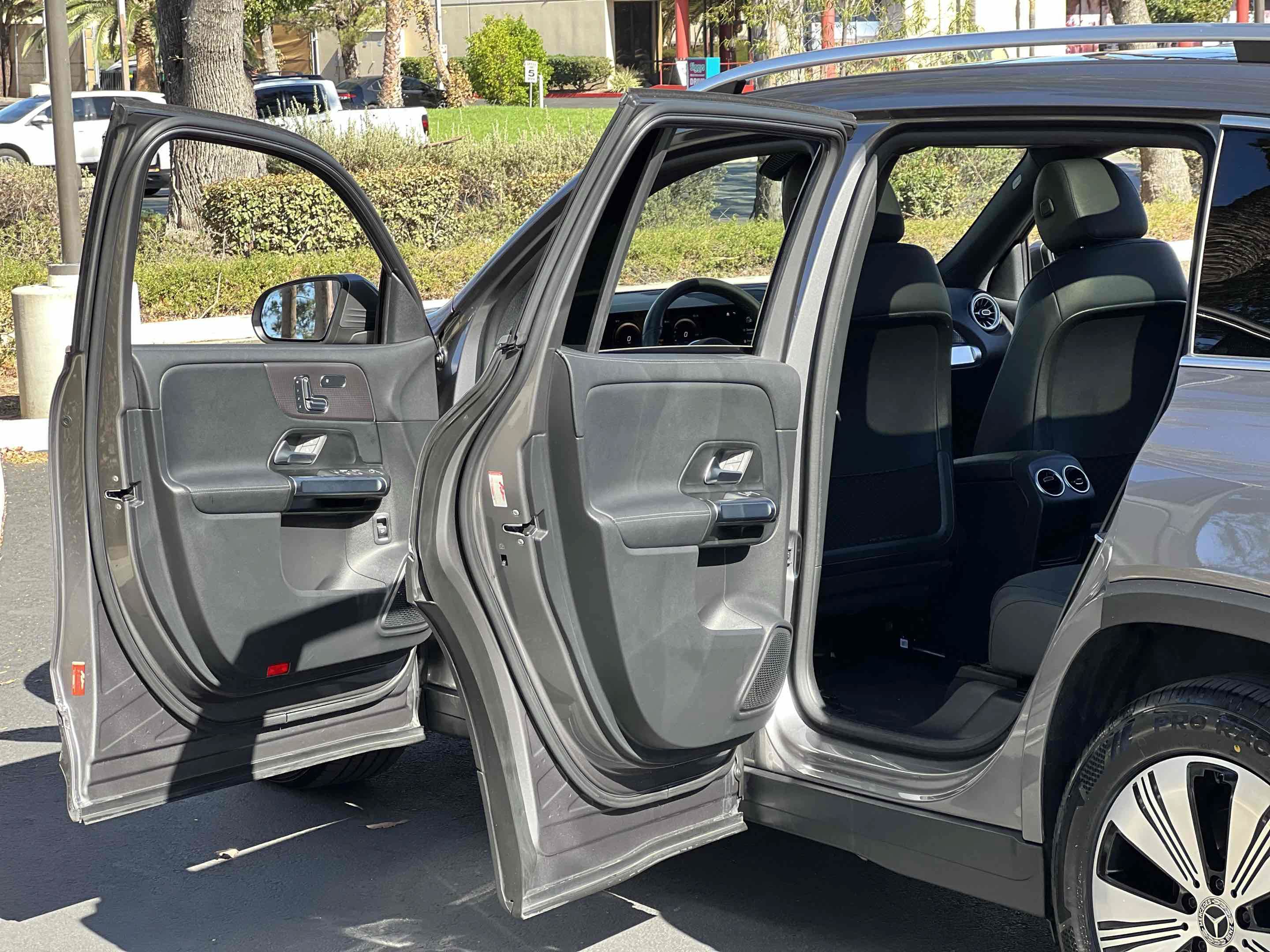 Used 2023 Mercedes-Benz EQB 300 4MATIC image 39