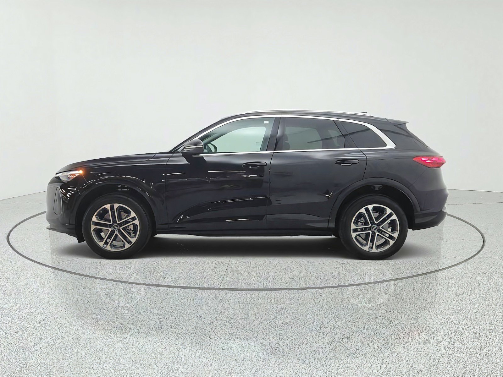 Used 2025 Audi Q5 Premium w/ Premium Plus AWD/4WD image 8
