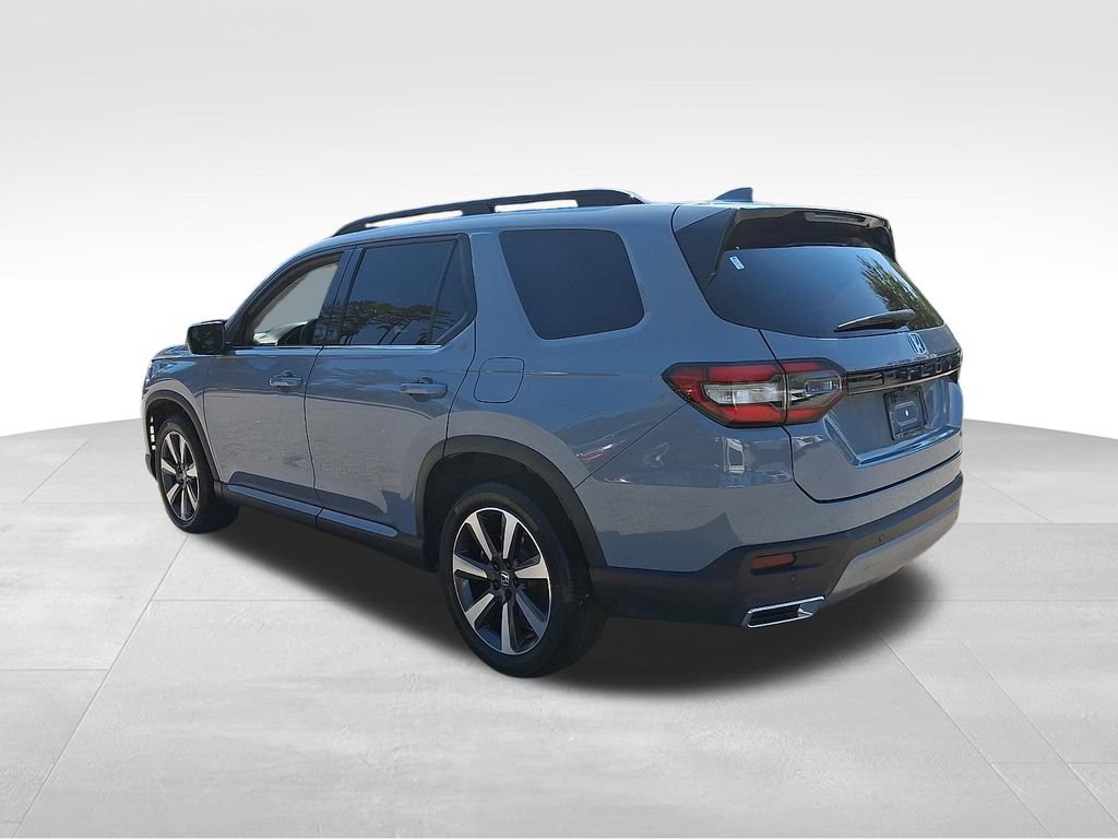 Used 2025 Honda Pilot Touring image 4