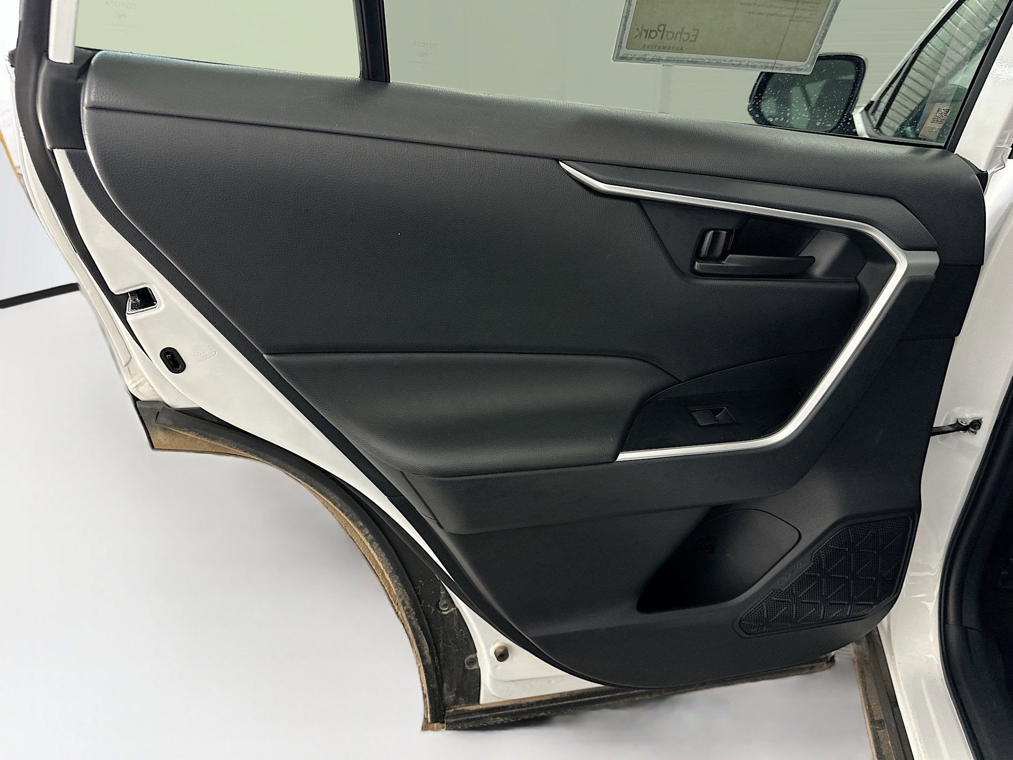 Used 2025 Toyota RAV4 LE image 27