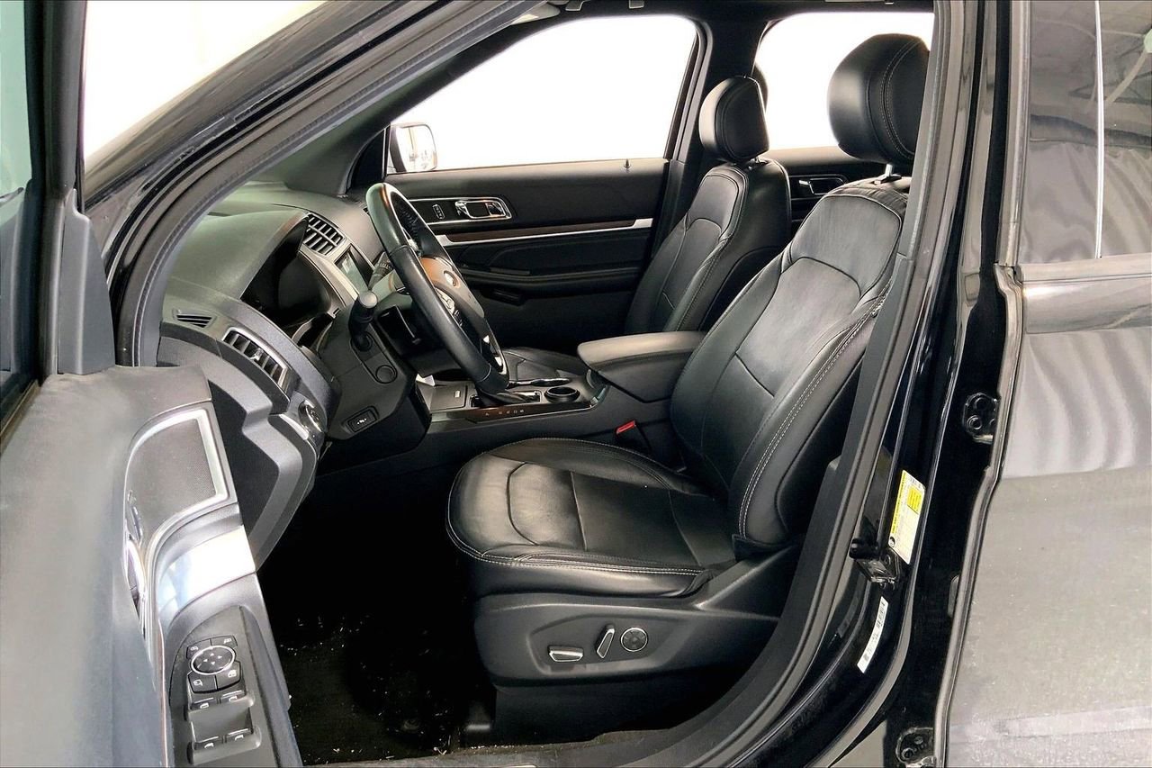 Used 2017 Ford Explorer Limited w/ Equipment Group 301A FWD image 15