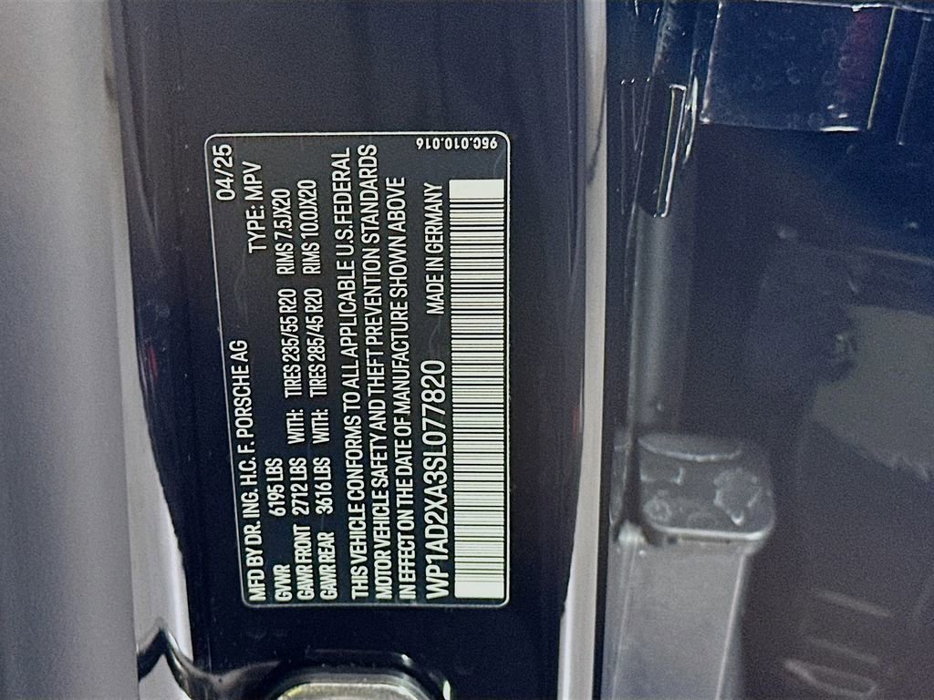 Certified 2025 Porsche Macan Electric RWD image 33