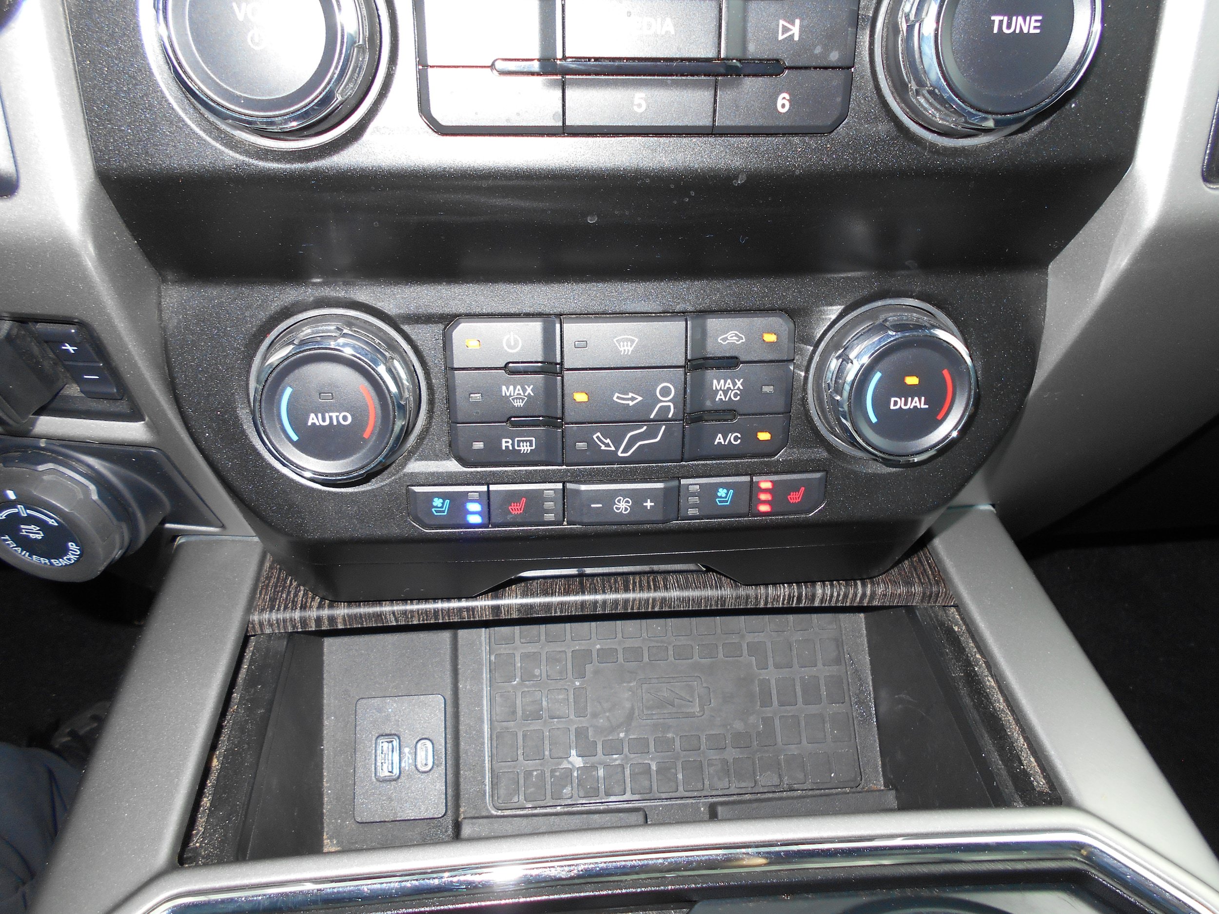 Certified 2020 Ford F350 Lariat w/ Lariat Ultimate Package AWD/4WD image 15