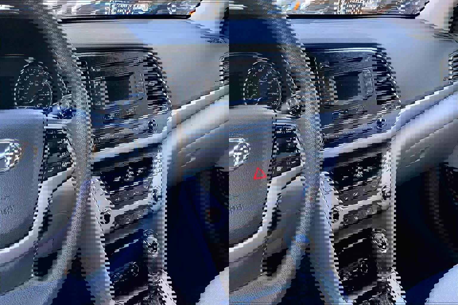 Used 2017 Hyundai Elantra SE image 7