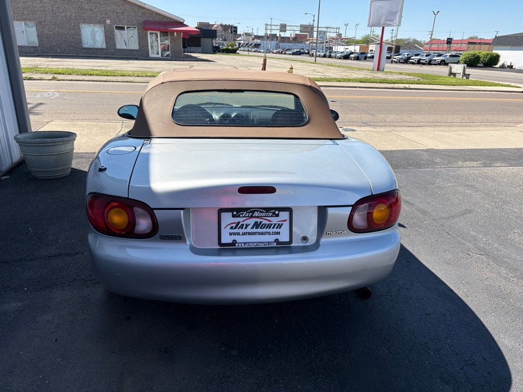 Used 1999 MAZDA MX-5 Miata RWD image 4