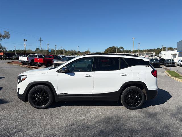 Used 2021 GMC Terrain SLE w/ Driver Convenience Package FWD image 4