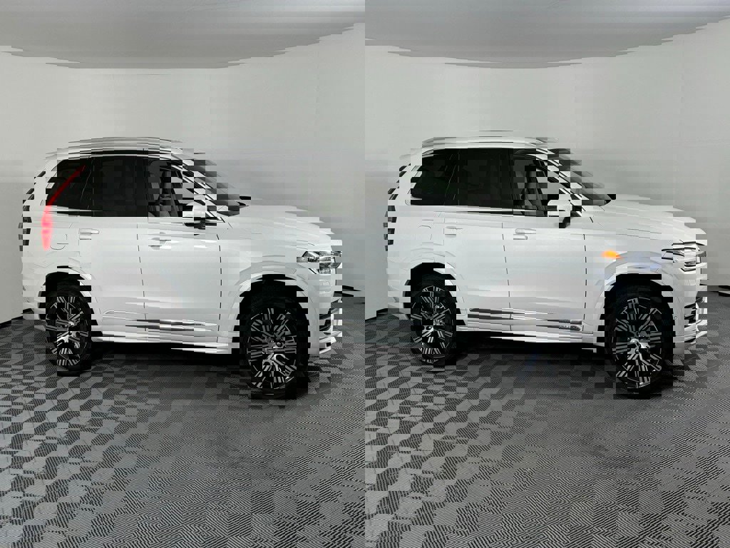 New 2025 Volvo XC90 B6 Plus w/ Protection Package Premier image 3
