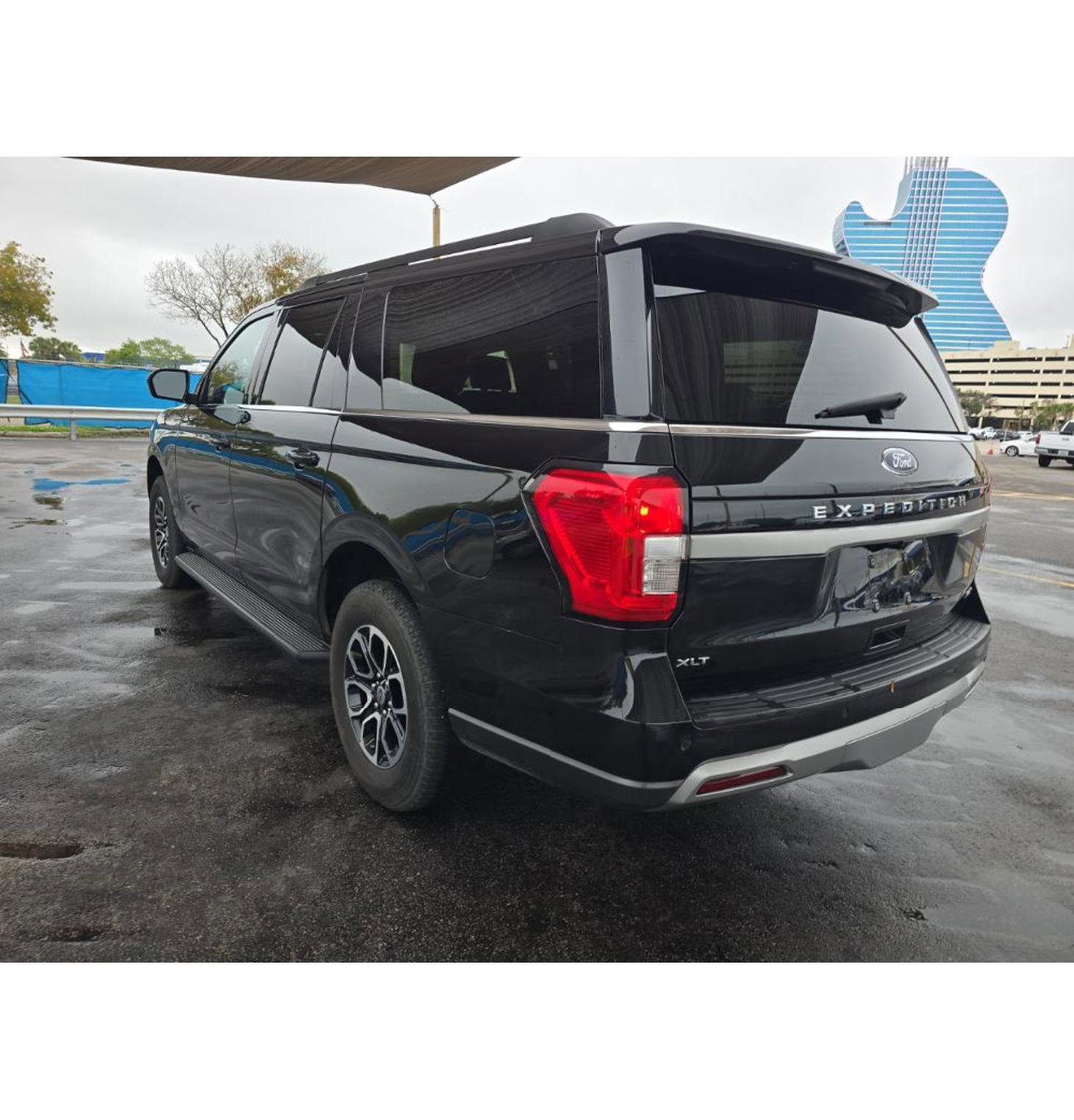 Used 2024 Ford Expedition Max XLT image 13