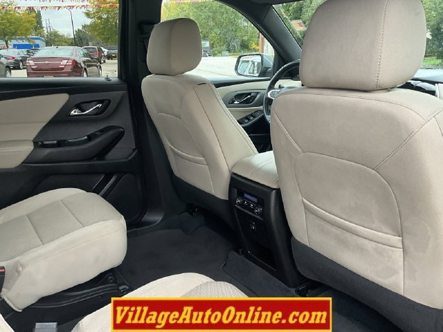 Used 2023 Chevrolet Traverse LT w/ LPO, Cargo Package AWD/4WD image 11