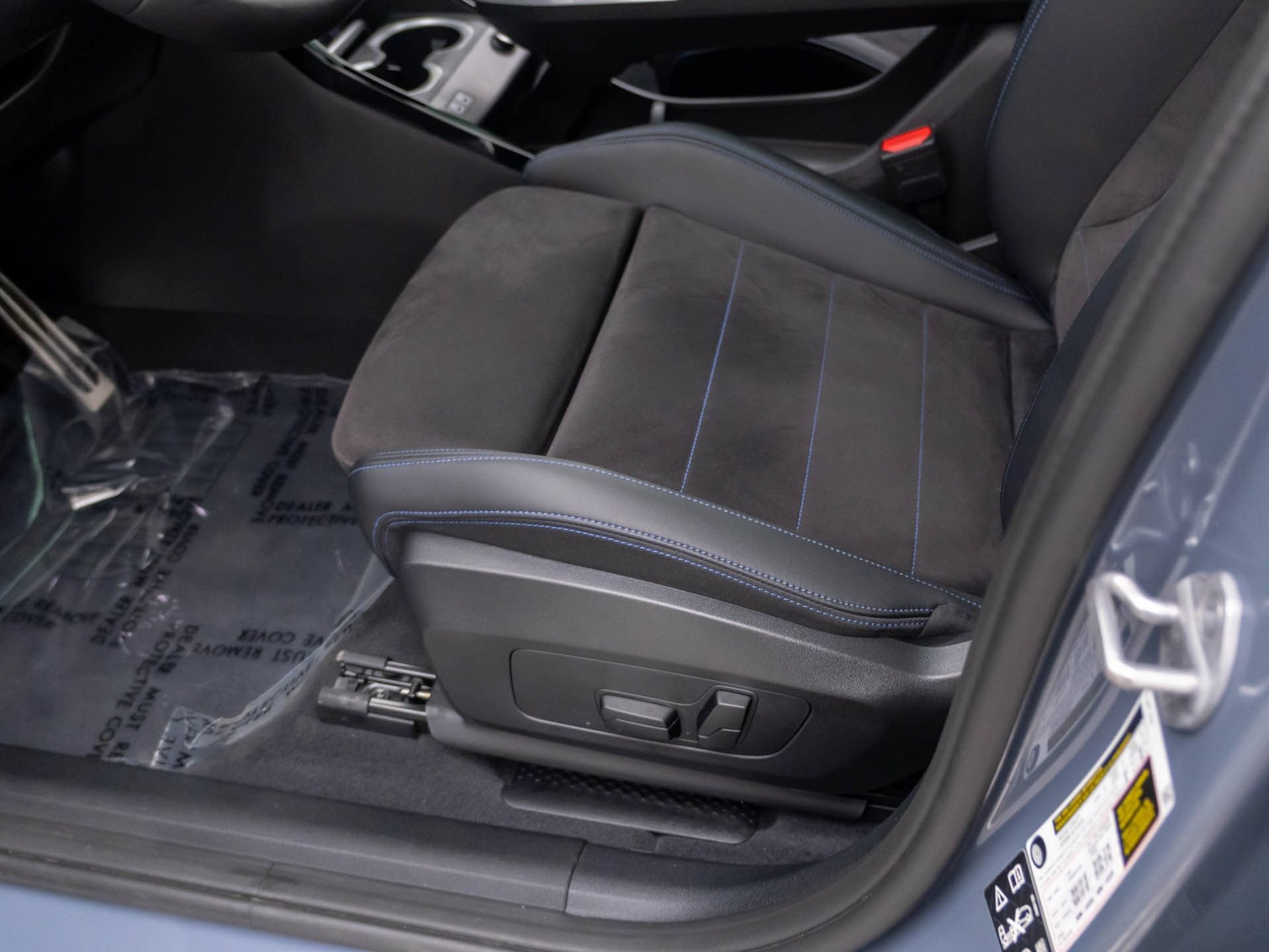 Certified 2025 BMW X2 xDrive28i AWD/4WD image 14