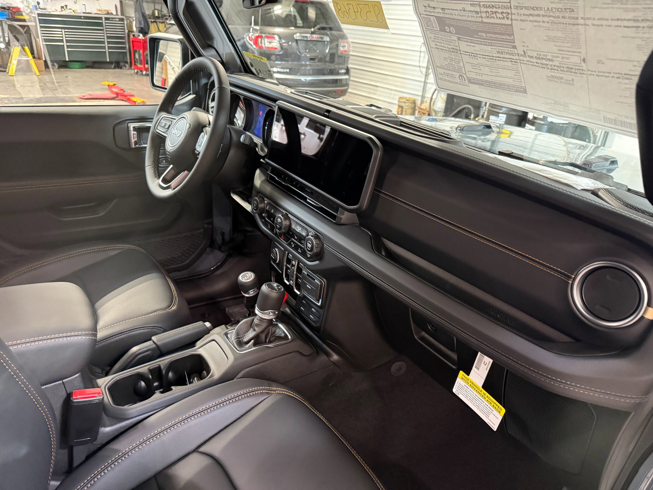 Used 2025 Jeep Gladiator Sport AWD/4WD image 9