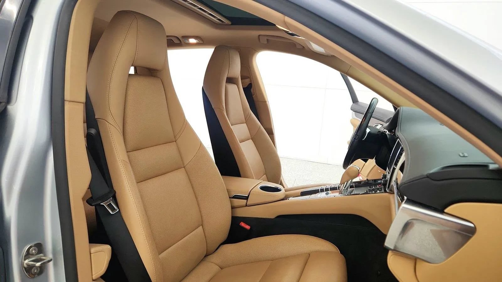 Used 2015 Porsche Panamera 4 AWD/4WD image 34